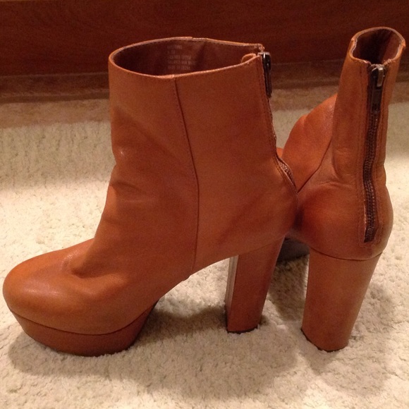 Steve Madden Shoes - Steve Madden Desirred Boots