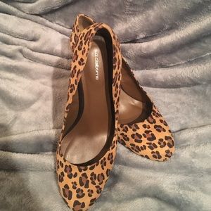 Liz Claiborne leopard print pumps