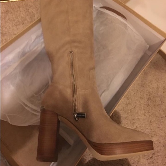Authentic never worn once in box MK boots - Picture 2 of 3