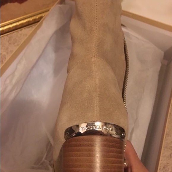 Authentic never worn once in box MK boots - Picture 3 of 3