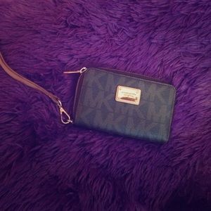 *on hold* Michael kors wristlet
