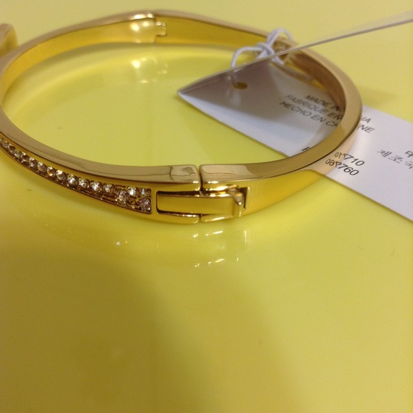 Kate Spade Pave Large Bow Bangle - Picture 4 of 4