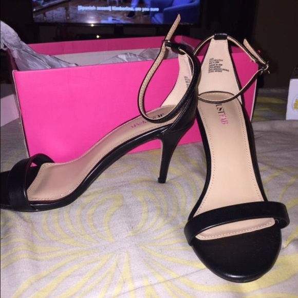 JustFab Siscia in Black size 6.5
