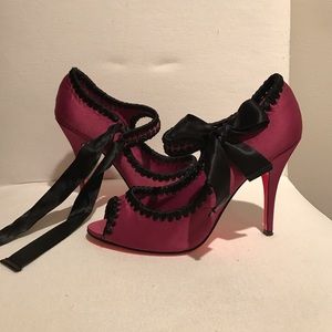 Purple silk Betsy Johnson pumps