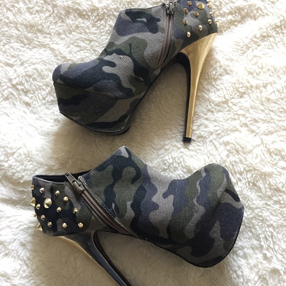 Shoes - Camo & Gold Heels