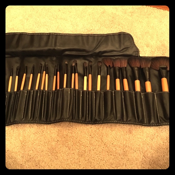 Set of 21 make up brushes 💄💁