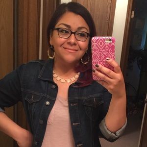 Meet your Posher, Lorie