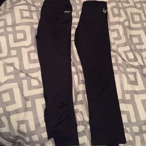 2 pair of leggings