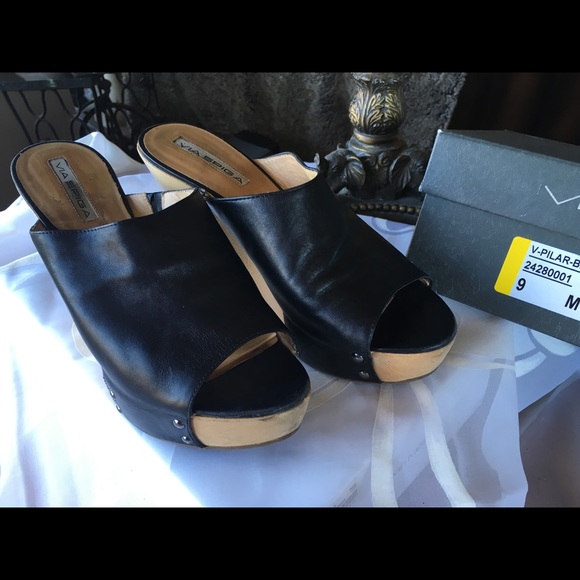 Black leather wedge with wooden heel.
