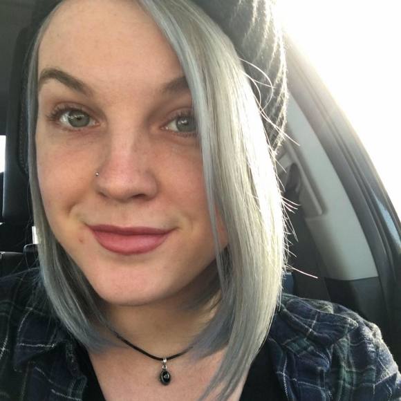 Meet your Posher, Julia