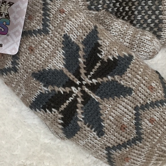 MUK LUKS Snowflake Flurry Helmet & Mittens - Picture 4 of 4