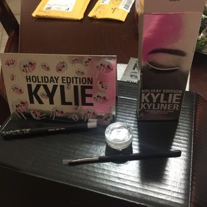 SOLD on merc Kylie snow kyliner holiday edition