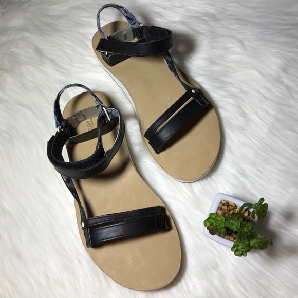 Teva  Slim Universal Black Leather Sandals - Picture 2 of 4
