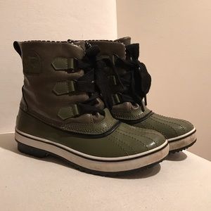 Authentic Sorel army green waterproof boots