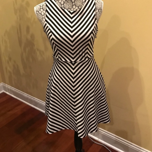 Forever 21 Dresses & Skirts - Stripped dress