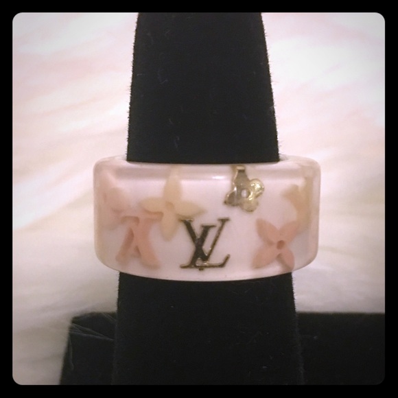 🍦Sold🍦Authentic Louis Vuitton baby pink ring