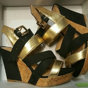 Black and Gold Wedges!