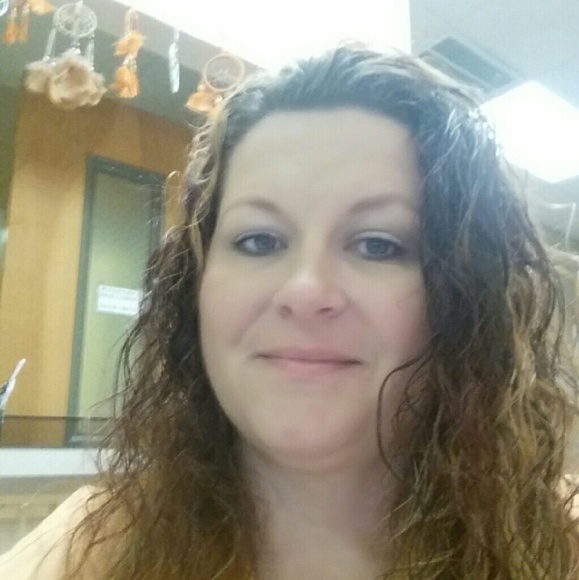 Meet your Posher, Beth - Picture 1 of 1