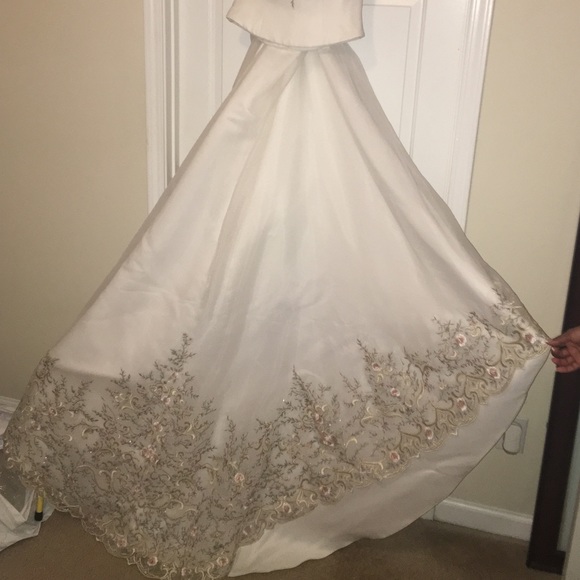 Bridal attire - Picture 2 of 4