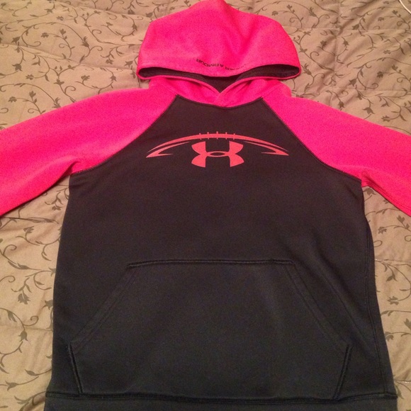 Under Armour boys hoodie size medium.