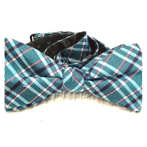 HOT HOST PICK 🎉 💵 Sharp! Men's Bow tie 👔