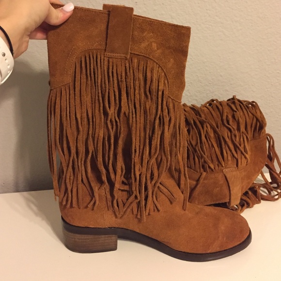 Lucky frayed chestnut boots