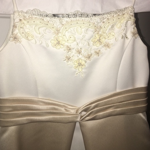 Junior bridesmaids dress - Picture 2 of 4