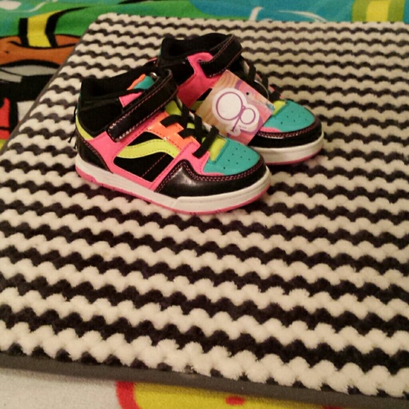 OP toddler girls shoes size 9