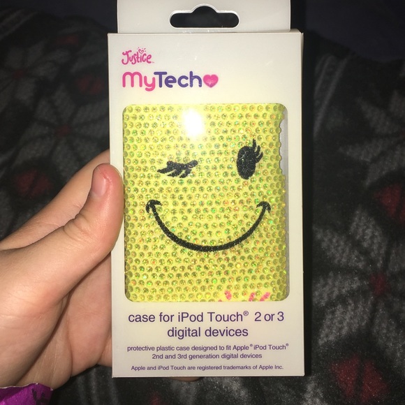 iPod touch 2 or 3 smiley face rhinestone case
