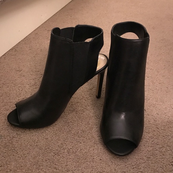 Vince Camuto black peep toe heels