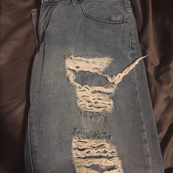 Comfortable distressed jeans size 3