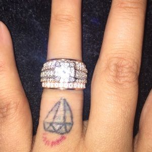 Engagement ring with enhancer