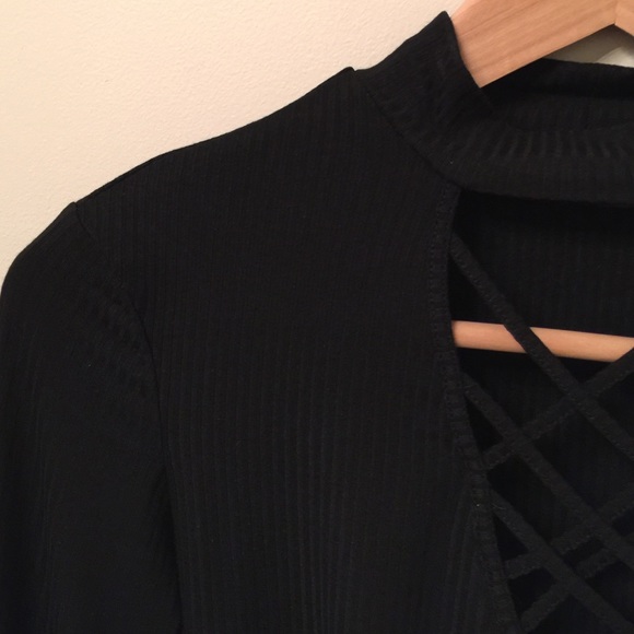 Ribbed Choker criss cross top - Picture 2 of 3