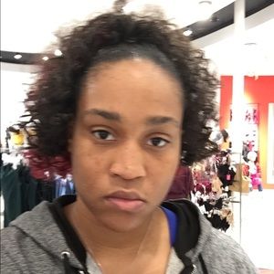 Meet your Posher, Alicia