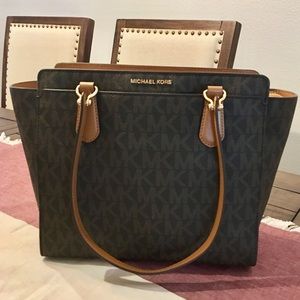 Michael Kors Dee Dee Medium Convertible Tote Brown