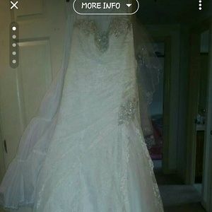 Ivory/lace wedding dress