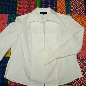 Zip front fitted white blouse w/ tuxedo detail
