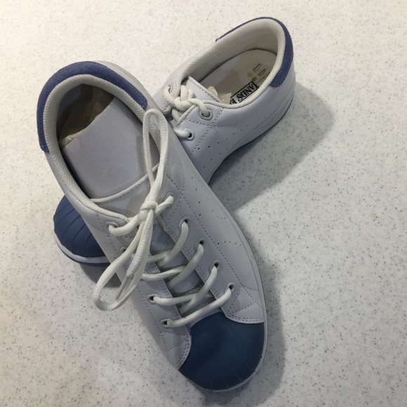 NWT Kids Land's End Ahletic Shoes