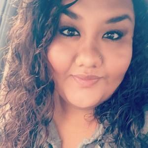 Meet your Posher, Estefania