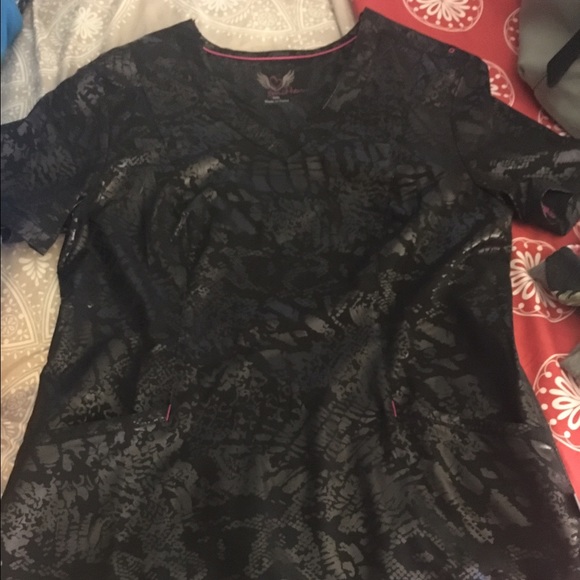 Woman's scrub top never worn