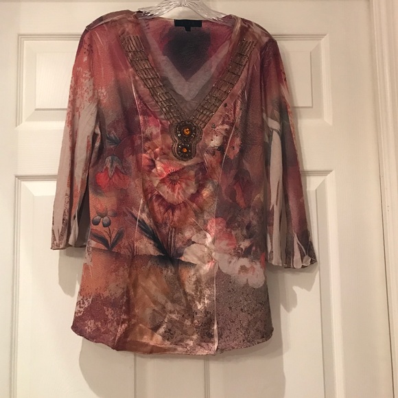 B.L.E.U pullover top