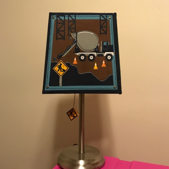 EXCELLENT-- charming boys table lamp with shade. - Picture 2 of 4