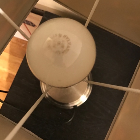 EXCELLENT-- charming boys table lamp with shade. - Picture 4 of 4