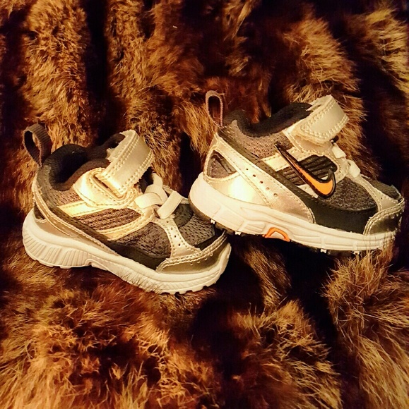 Baby Nike's - Picture 4 of 4