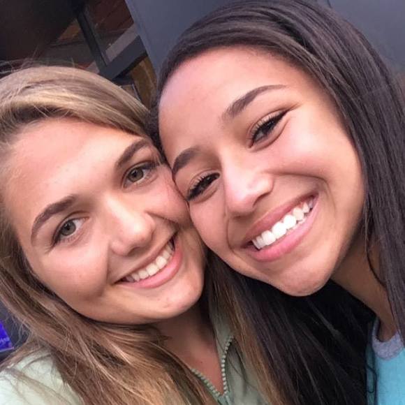 Meet your Posher, Elyssa