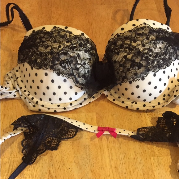 32 D polka dot bra with matching garter