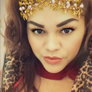 Meet your Posher, Claudia