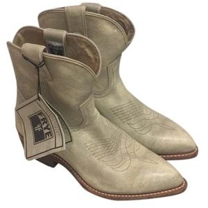 Billy short Frye Boot cream / off white sz 8