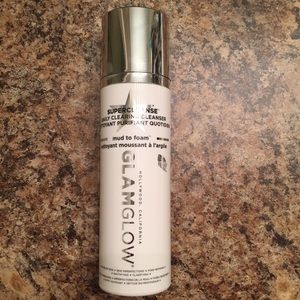 GLAMGLOW
SUPERCLEANSE™ Daily Clearing Cleanser