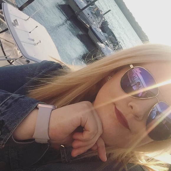 Meet your Posher, Carly - Picture 1 of 1